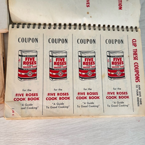 Collection of vintage recipe cookbooks “Five Roses” “Newfoundland Recipes” etc - Picture 4 of 4